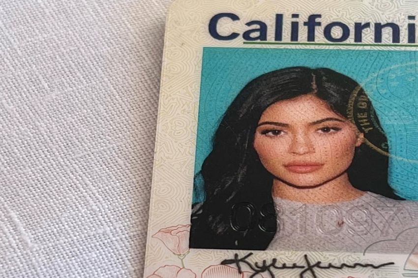 Kylie Jenner Disebut Penjahat Iklim usai Posting Kebakaran di Los Angeles