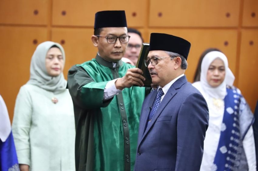 Mendikdasmen Lantik E. Aminudin Aziz sebagai Kepala Perpusnas, Ini Sosoknya