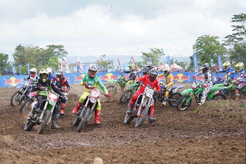 Perebutan Juara Umum dan Tiket MXGP 2025 Panaskan Supercrosser 2024 di Makassar