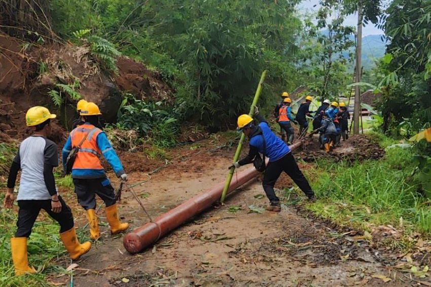 PLN Pulihkan Bertahap Kelistrikan Terdampak Cuaca Ekstrem di Wilayah Jabar