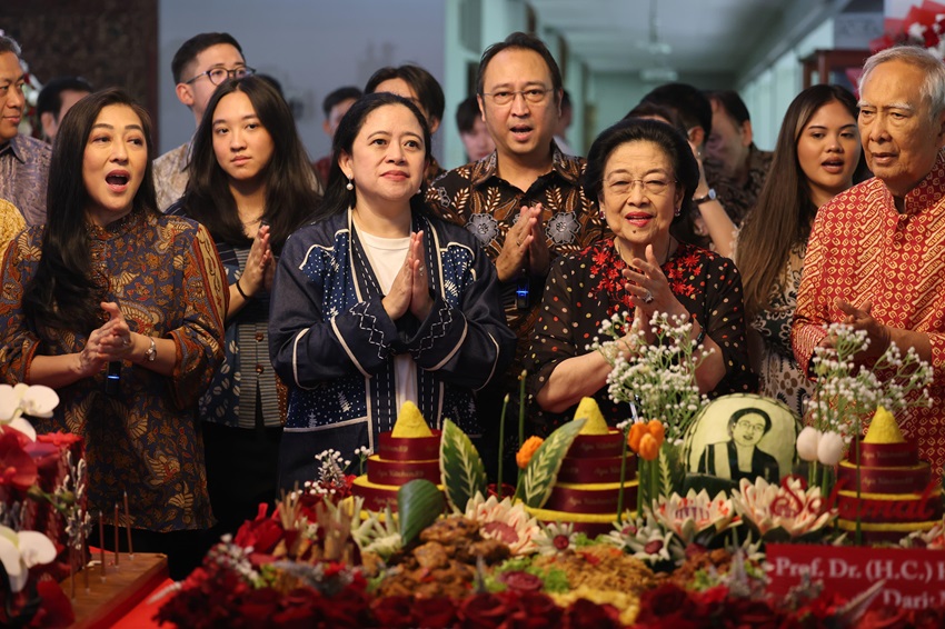 Prabowo Kirim Karangan Bunga Ucapan Selamat Ulang Tahun ke Megawati