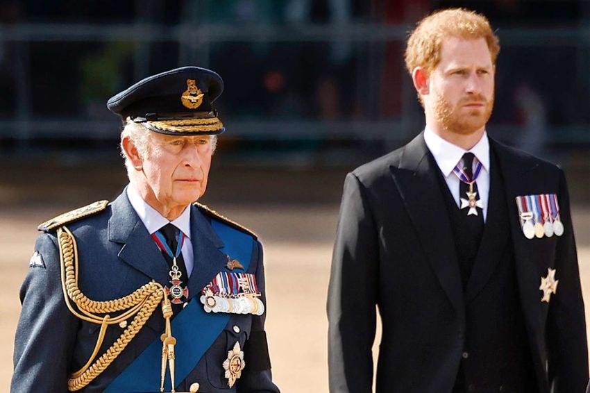 Raja Charles III Jaga Jarak dengan Pangeran Harry, Ogah Terlibat Masalah