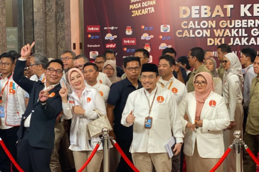 Ridwan Kamil-Suswono Tiba di Lokasi Debat Pilkada Jakarta Disambut Meriah Pendukung