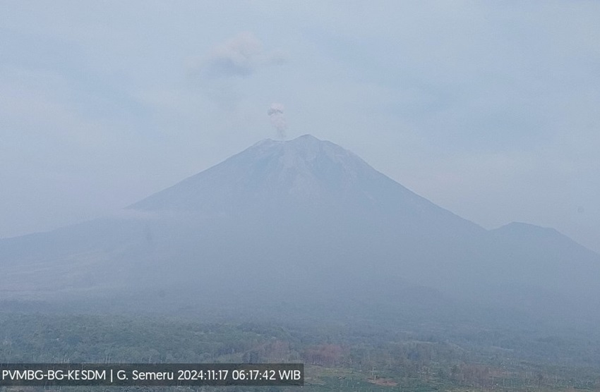 Semeru Berstatus Waspada, 10 Kali Erupsi Beruntun hingga Pagi Ini