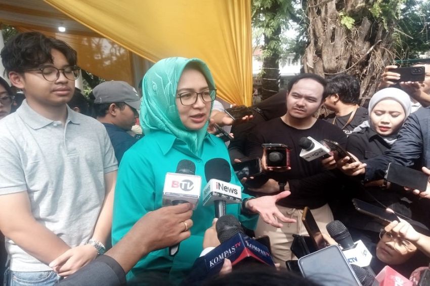 Usai Mencoblos di TPS 15, Airin Doakan 100 Hari Kerja Prabowo-Gibran Berjalan Maksimal