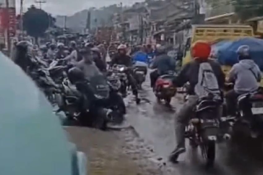 Viral! Cairan Kimia Tumpah di Jalan Nasional Padalarang Bandung, Mobil dan Motor Rusak