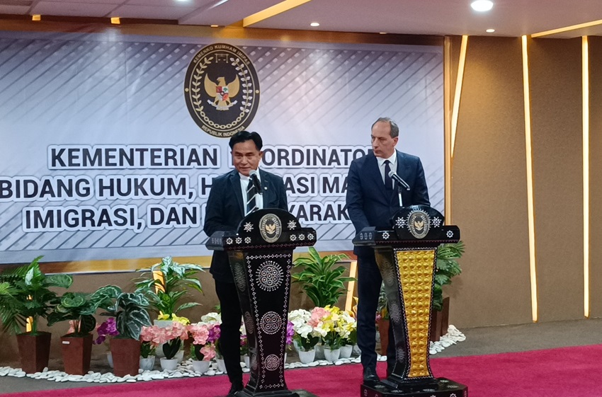 Yusril Buka Suara Terkait Reynhard Sinaga Dianiaya Napi Lain di Penjara