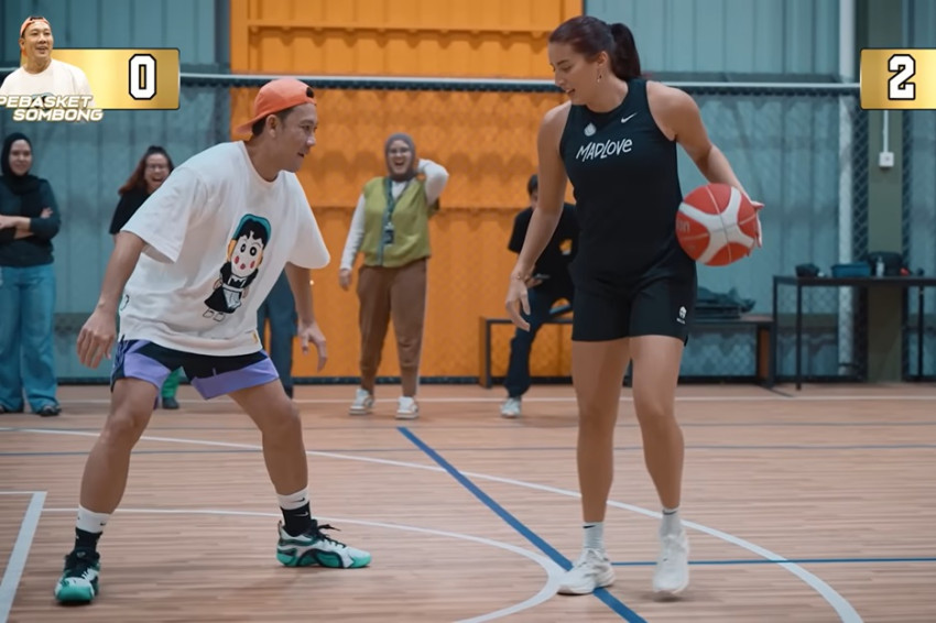 5 Potret Aislinn Konig, Istri Sandy Walsh Tanding Basket Bareng Denny Sumargo