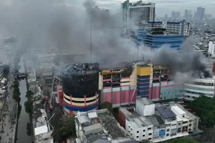 650 Toko Tidak Bisa Beroperasi Imbas Kebakaran Glodok Plaza