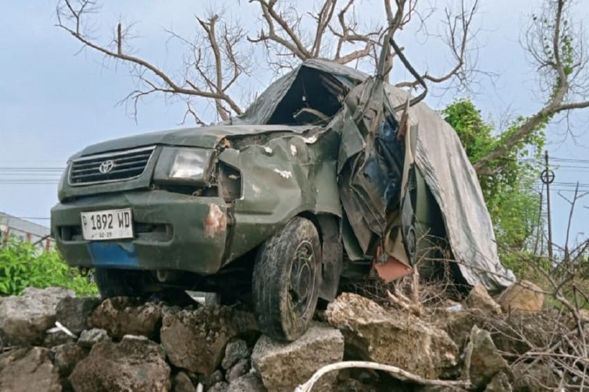 Anggota TNI Tewas Tabrak Pembatas Jalan di Sampang