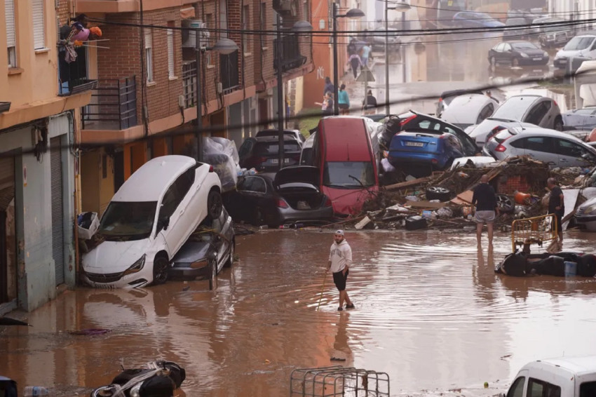 Banjir Bandang Mengerikan Tewaskan 158 Orang di Spanyol, Pemerintah Dikecam karena Lamban