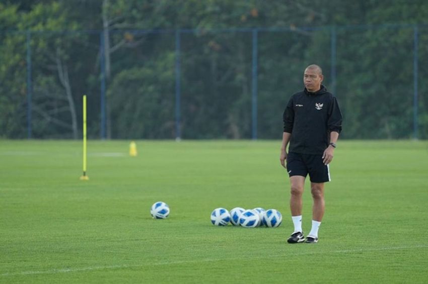 Coach Nova Arianto, Penyelamat Karier Pemain Lokal Timnas Indonesia?