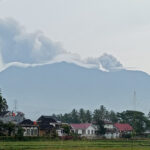 Gunung Marapi Meletus, Abu Vulkanik Hujani Tanah Datar