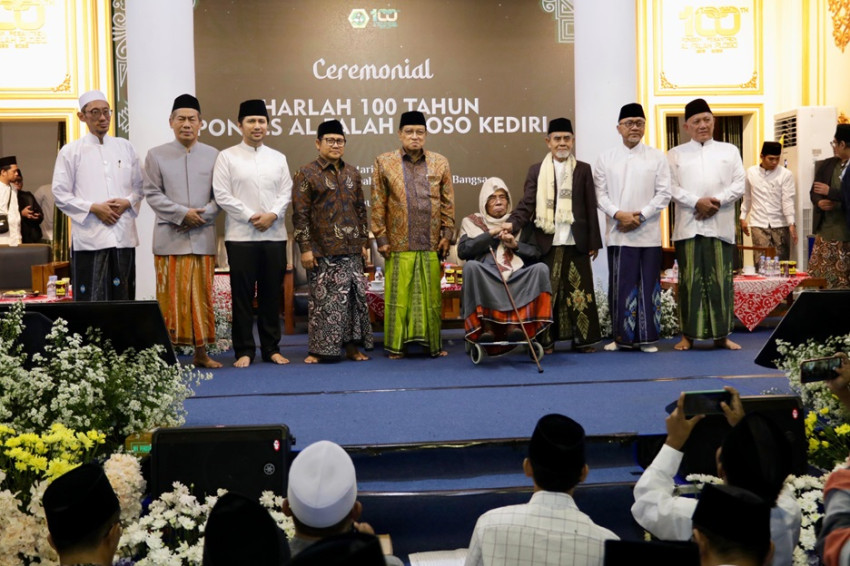 Gus Muhaimin Hadiri Malam Puncak 100 Tahun Ponpes Al-Falah Ploso, Kediri