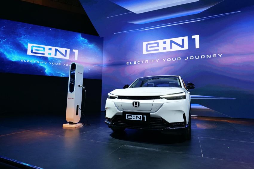 Honda e:N1 Resmi Diperkenalkan di IIMS 2025, Harga Masih Rahasia