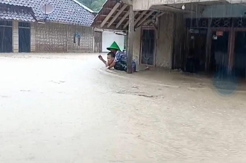 Hujan Deras, Puluhan Rumah Warga di Empat Desa di Cianjur Terendam Banjir