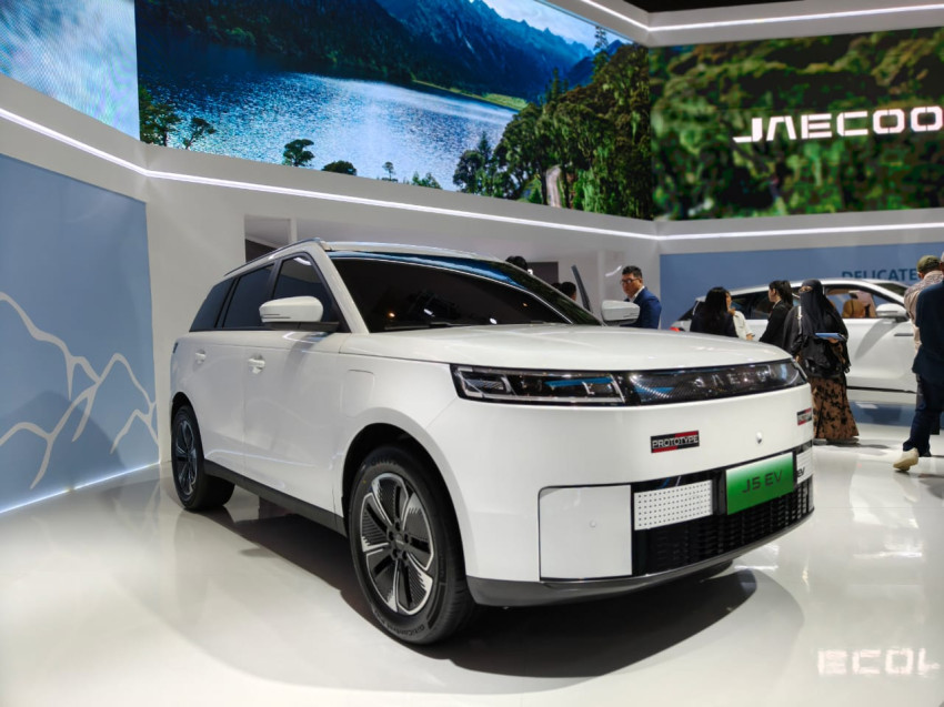 JAECOO J5 EV Langsung Tancap Gas di IIMS 2025