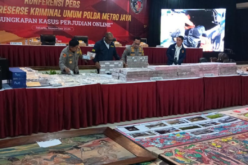 Kasus Judi Online Komdigi, Polda Metro Pajang Barang Bukti Uang Rp76 Miliar