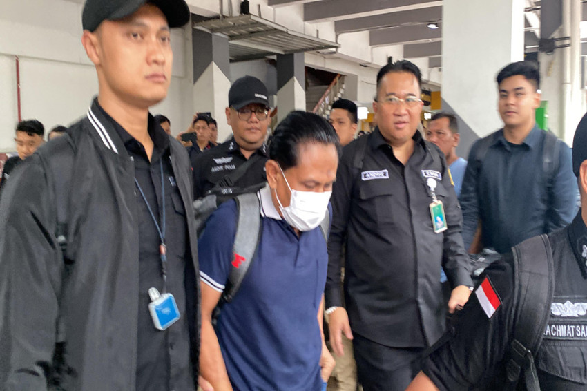 Kasus Ronald Tannur, Eks Ketua PN Surabaya Tiba di Bandara Halim Langsung Dibawa ke Kejagung