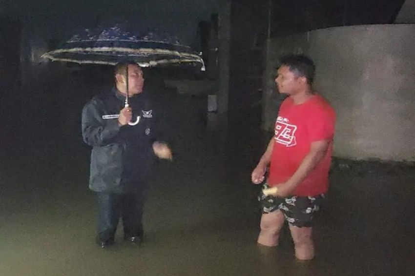 Ketua Fraksi Perindo DPRD Lombok Barat Syamsuriansyah Terjun Langsung Bantu Korban Banjir