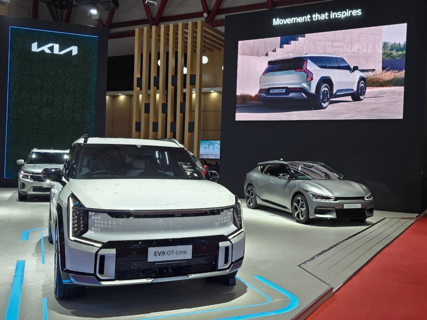 Kia EV6 GT-Line dan EV9 GT-Line Dibongkar Luar Dalam di IIMS 2025