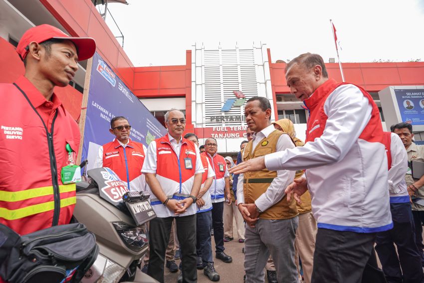 Kunjungi TBBM Tanjung Gerem, Menteri ESDM: Stok BBM dan LPG Aman