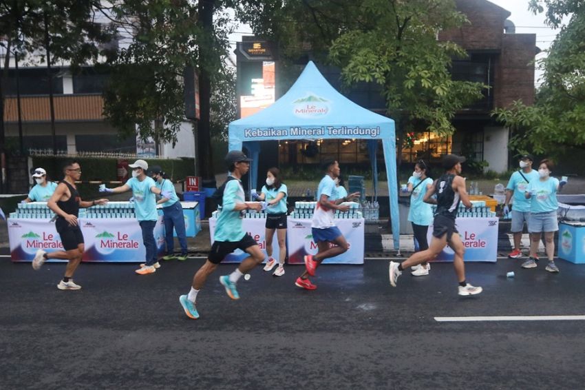 Le Minerale Kembalikan Kesegaran Tubuh 2.500 Pelari di Semarang 10K