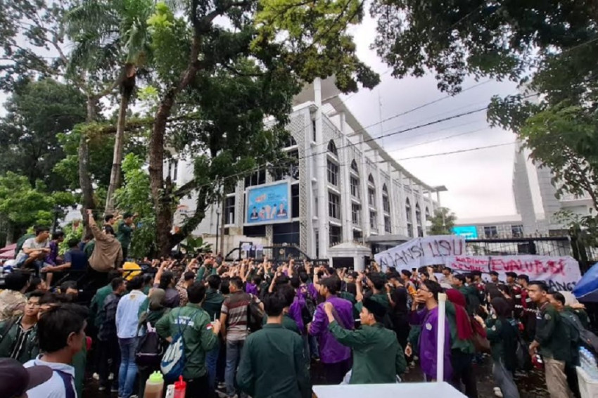 Mahasiswa USU Demo Turun ke Jalan, Desak Inpres Efisiensi Anggaran Dievaluasi