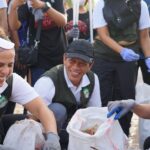 Menteri Hanif Faisol Ajak 8.600 Relawan Bersihkan Sampah Plastik di Pantai Bali