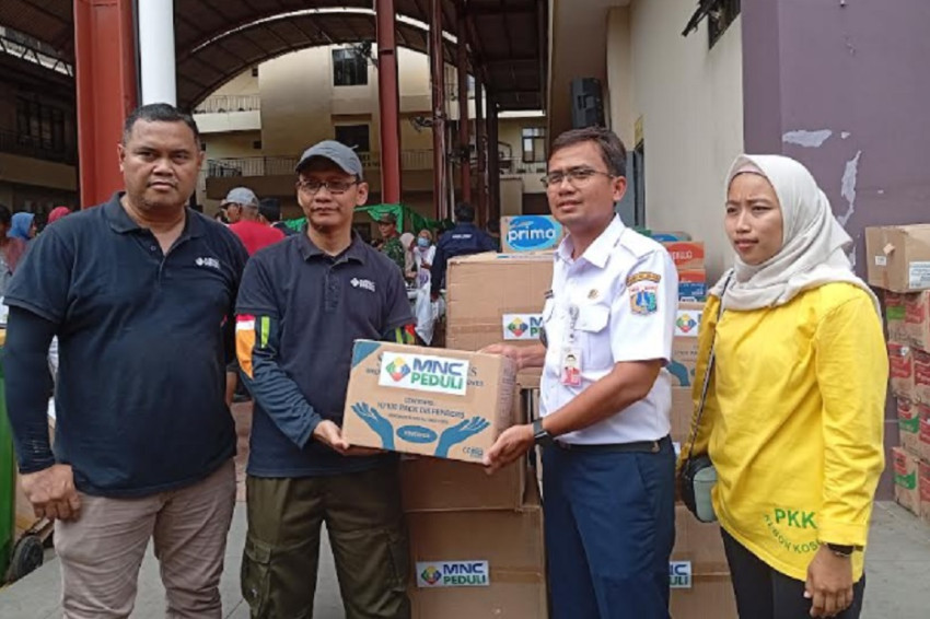 MNC Peduli Bersama PMI Jakarta Pusat Salurkan Bantuan untuk Korban Kebakaran Kemayoran