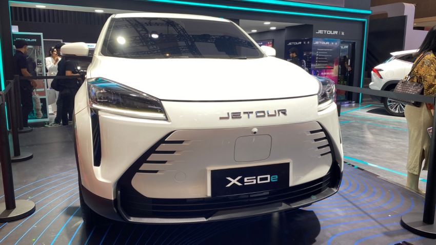 Mobil Listrik Pertama Jetour X50e Tebar Pesona di IIMS 2025