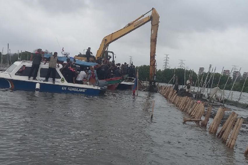 Pagar Laut di Pesisir Tarumajaya Bekasi Akhirnya Dibongkar