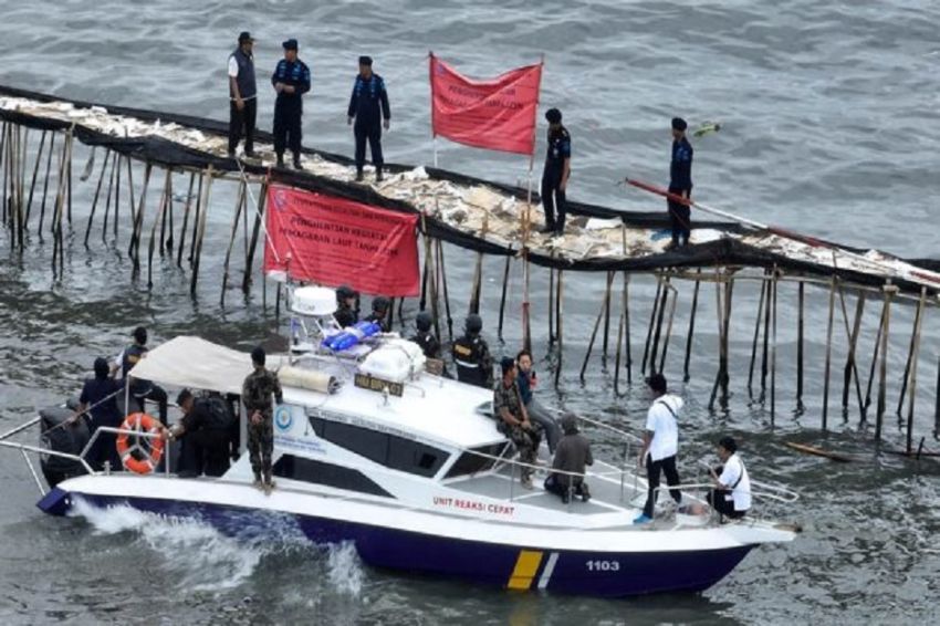 Pagar Laut Sepanjang 30 Km di Pesisir Tangerang Dibangun Swadaya, Benarkah?