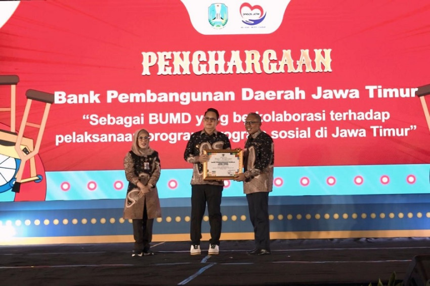 Peringatan Hari Disabilitas Internasional, Bank Jatim Raih Penghargaan dari Pemprov