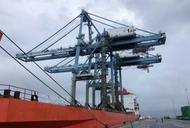 Quay Container Crane dari Pelabuhan Tanjung Priok Direlokasi ke Pelabuhan Bagendang