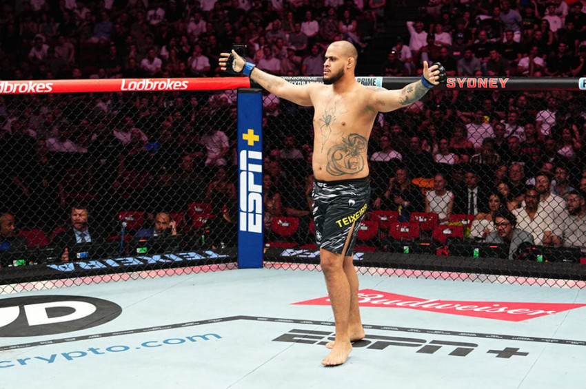 Raksasa di Octagon: Para Petarung UFC Jangkung yang Mendominasi Arena