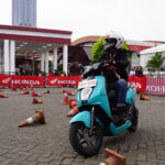 Ratusan Orang Serbu Booth Honda di IIMS 2025, Penasaran Jajal Motor Listrik!