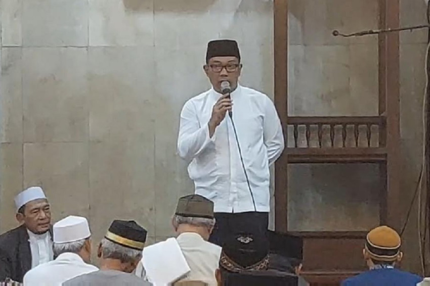 Ridwan Kamil Tunaikan Salat Subuh dan Berziarah di Makam Pangeran Jayakarta