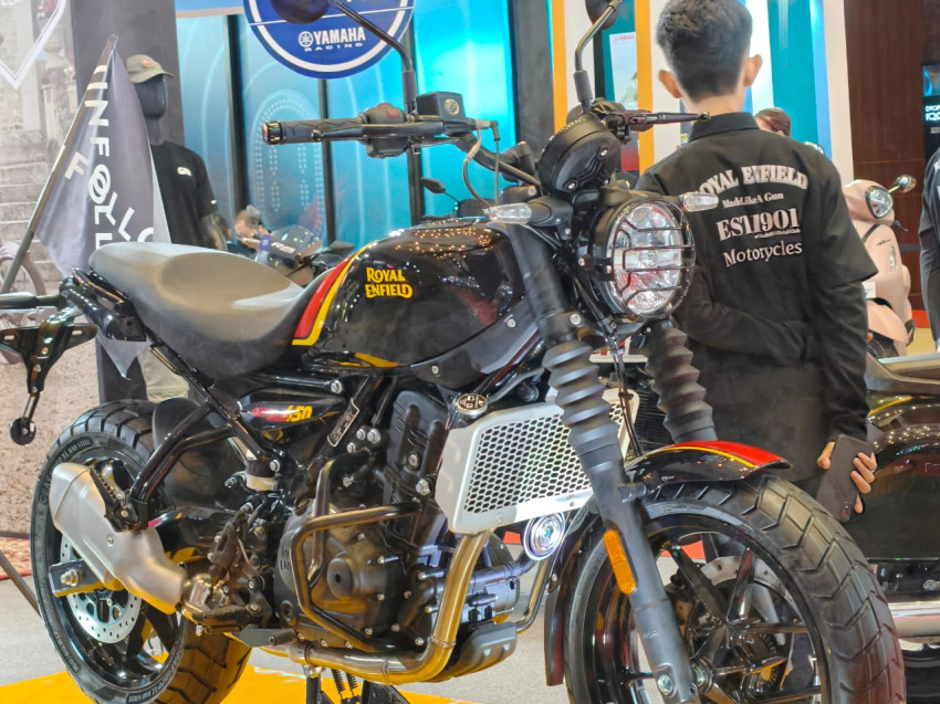 Royal Enfield Guerrilla 450 Tampil Berani di IIMS 2025