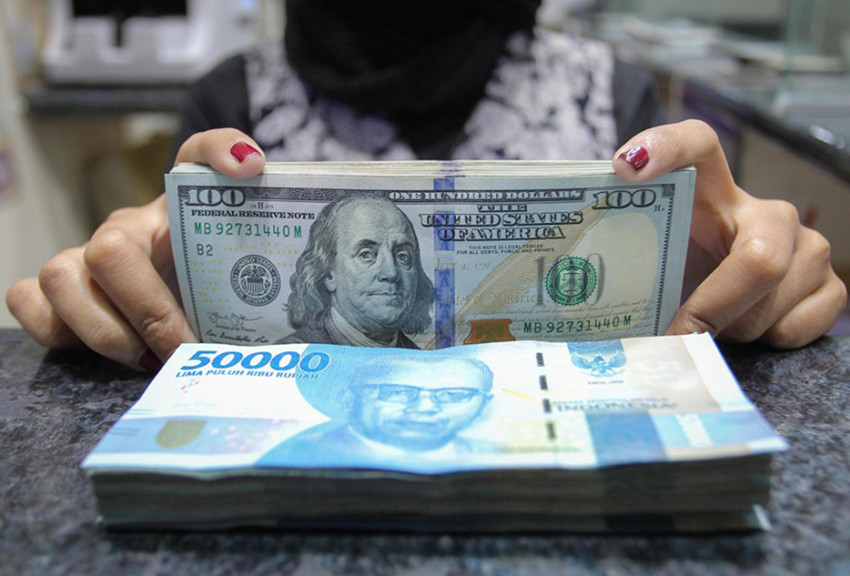 Rupiah Terkapar Jelang Tutup Tahun 2024 Sentuh Rp16.235 per Dolar AS