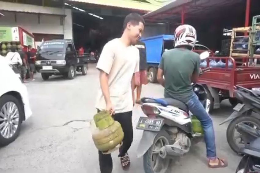 Suami di Lebak Banten Bolos Kerja demi Keliling Cari Gas 3 Kg