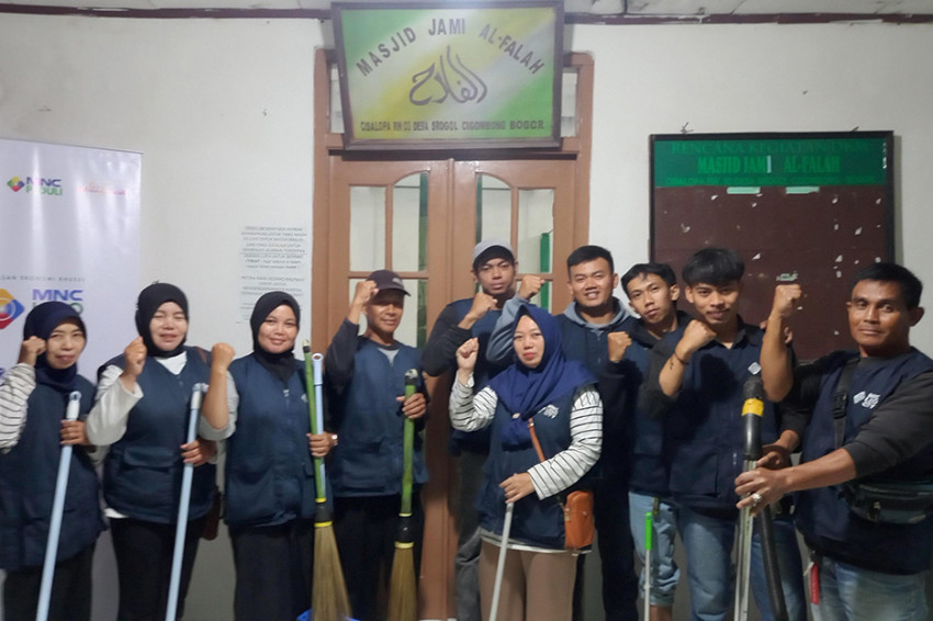 Tim Peduli Masjid Antusias Bersihkan Masjid Alfalah, Bukti Kepedulian KEK MNC Lido City