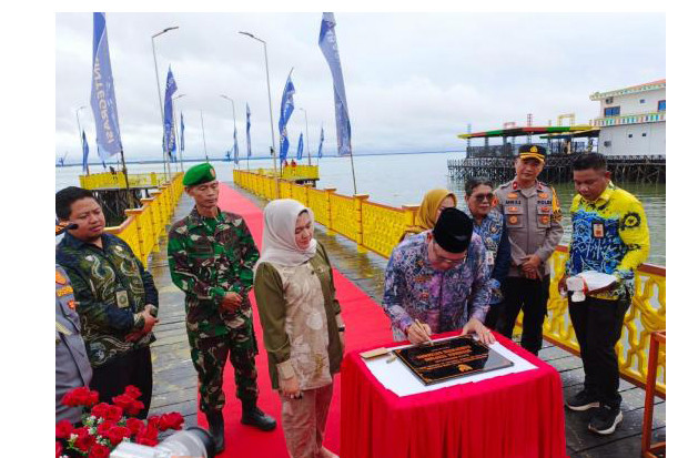 Tingkatkan Layanan Transportasi Laut, Bupati Kotabaru Resmikan Dermaga Terpadu