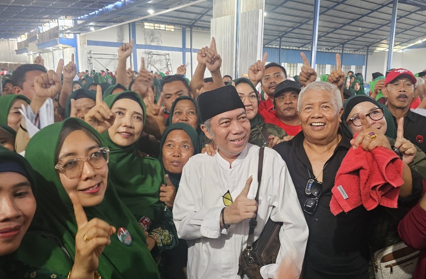 Ulama Sepuh dan Ribuan Warga 21 Kecamatan Lombok Timur Kukuhkan Dukungan untuk Rohmi-Firin