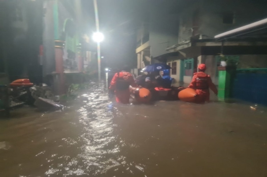 Update Banjir Jakarta: 52 RT dan 22 Ruas Jalan Terendam 30-100 Cm