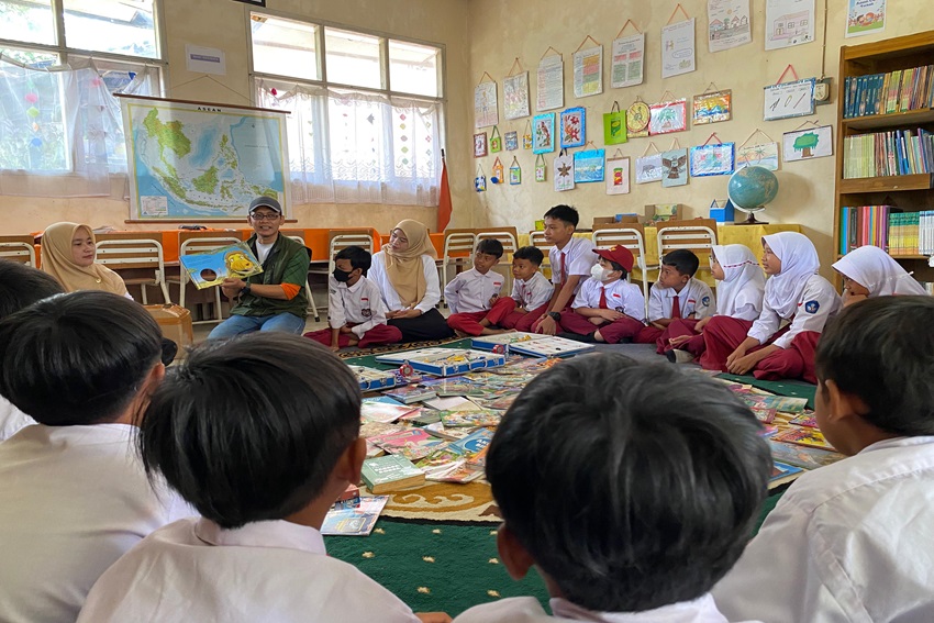 Desa Ciburuy Apresiasi Kegiatan Literasi MNC Land dan MNC Peduli di SDN Pangarakan 1 Cigombong