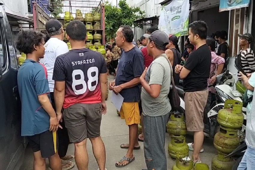 Gas 3 Kg Masih Langka di Tigaraksa Tangerang, Warga Antre di Pangkalan