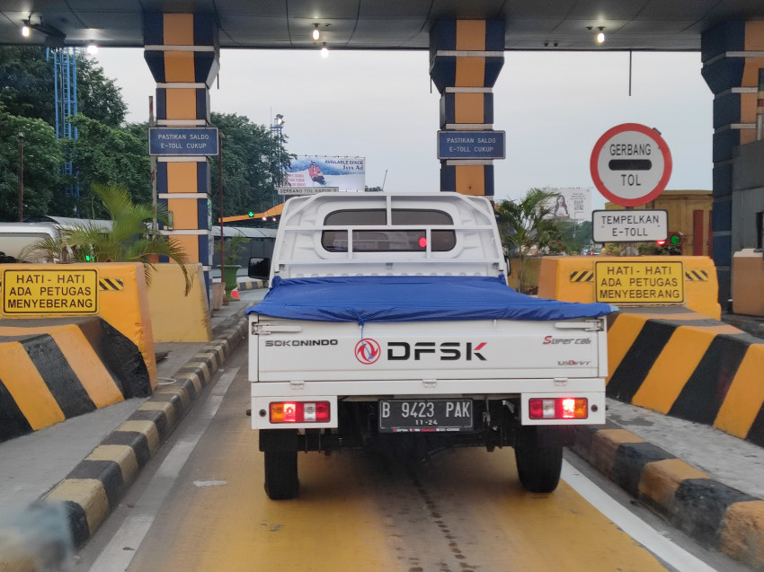 Gunakan Satu Kartu E-Toll untuk Dua Mobil, Pengemudi Kaget Didenda Rp800 Ribu!