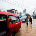 Jangan Sembarangan, Begini Cara Terabas Banjir Pakai Mobil Matic