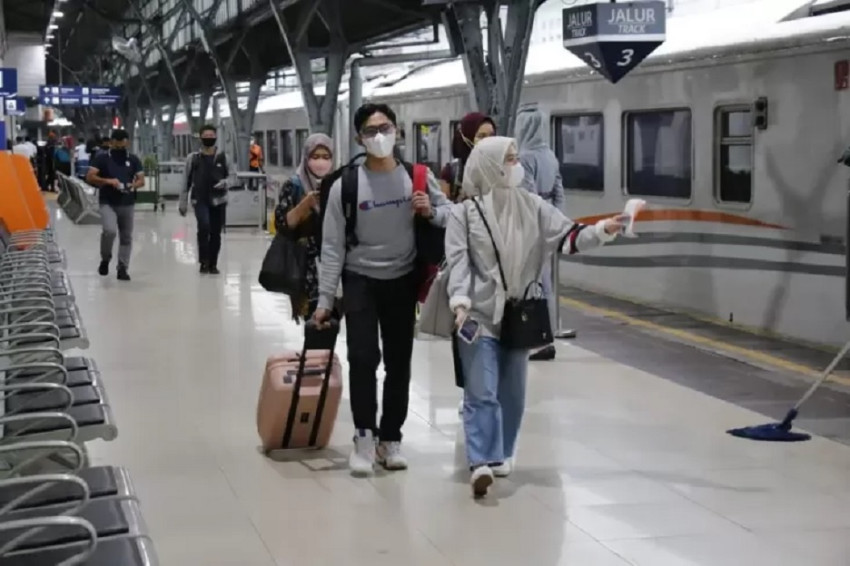 Libur Panjang, KAI Angkut 37.000 Penumpang dari Stasiun Pasar Senen dan Gambir